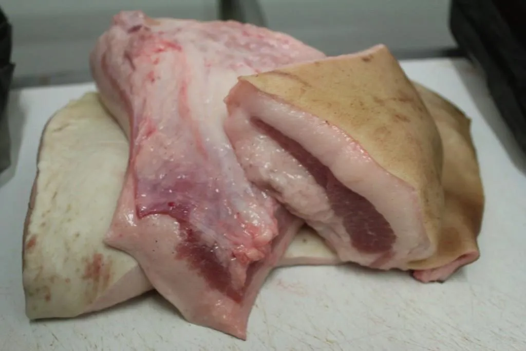 фотография продукта Щековина (щека) свиная на шкуре
